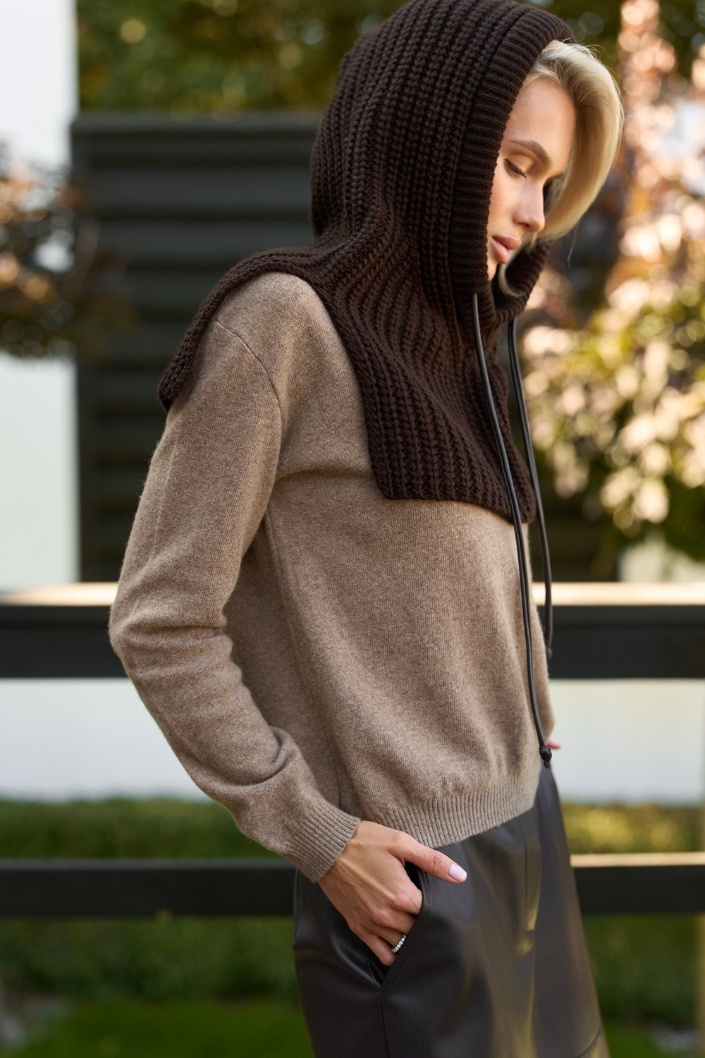 Glugă tricotată tip snood 4005 — ciocolată amară