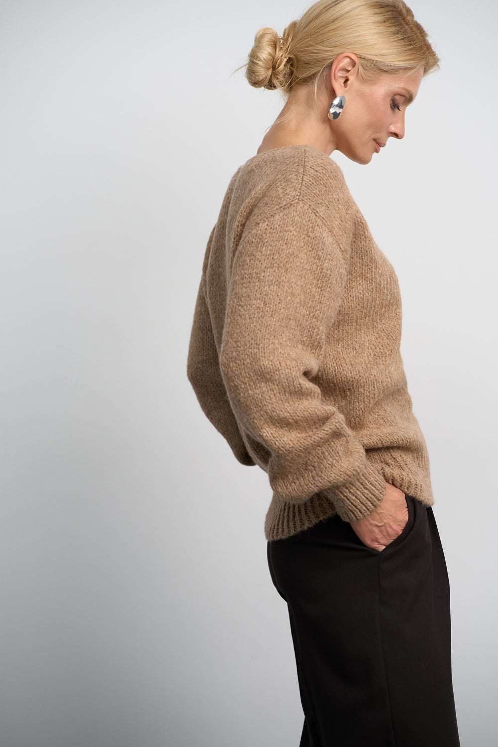 Pulover 2879 — latte