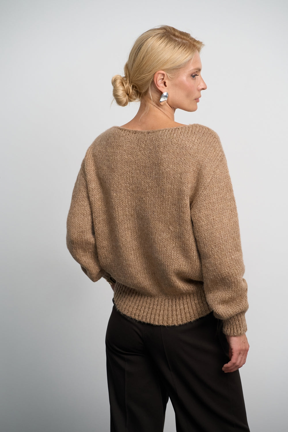 Pulover 2879 — latte