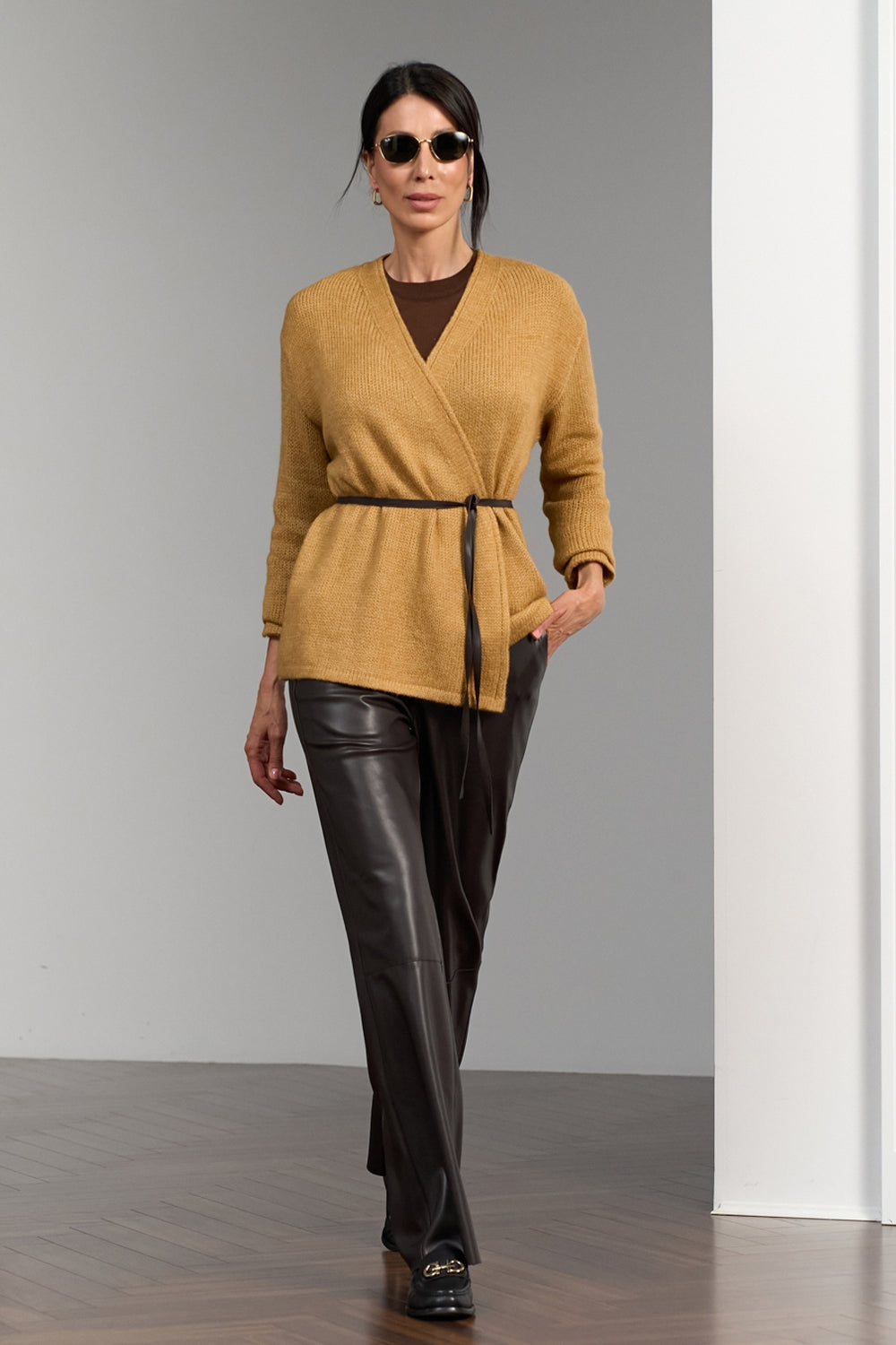 Pantaloni din piele ecologică 3076 — ciocolatiu rece