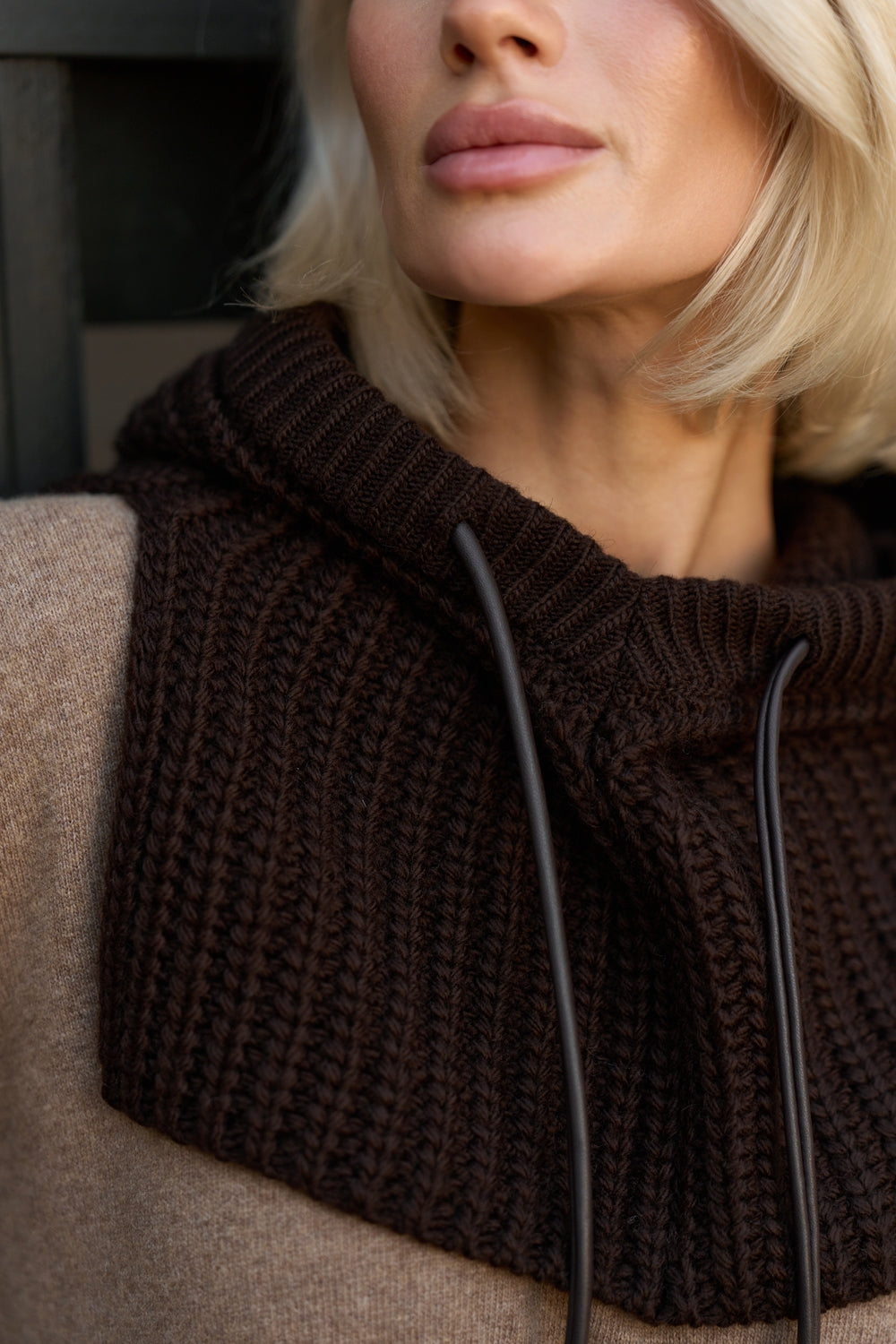 Glugă tricotată tip snood 4005 — ciocolată amară