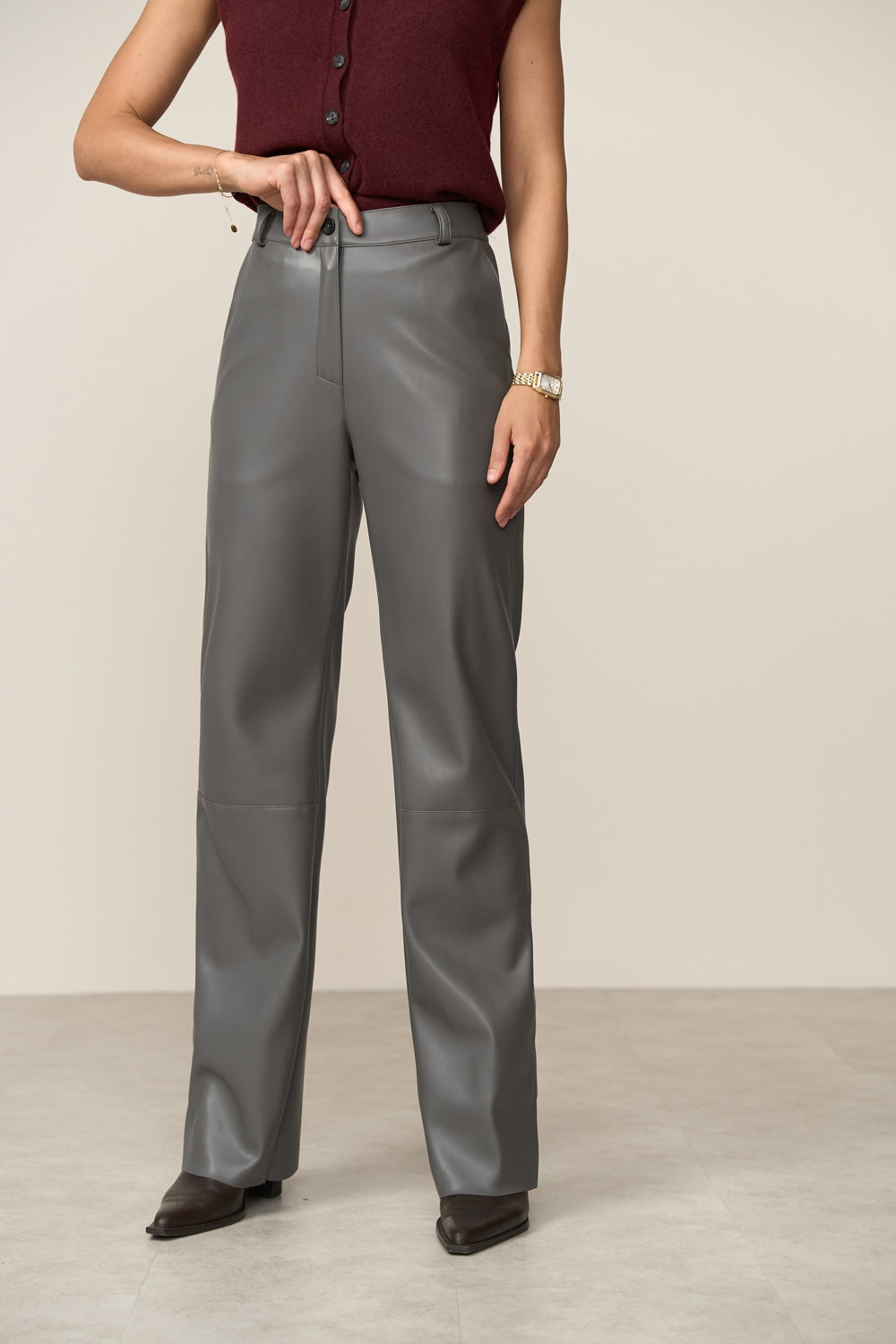 Pantaloni din piele ecologică 3076 — gri