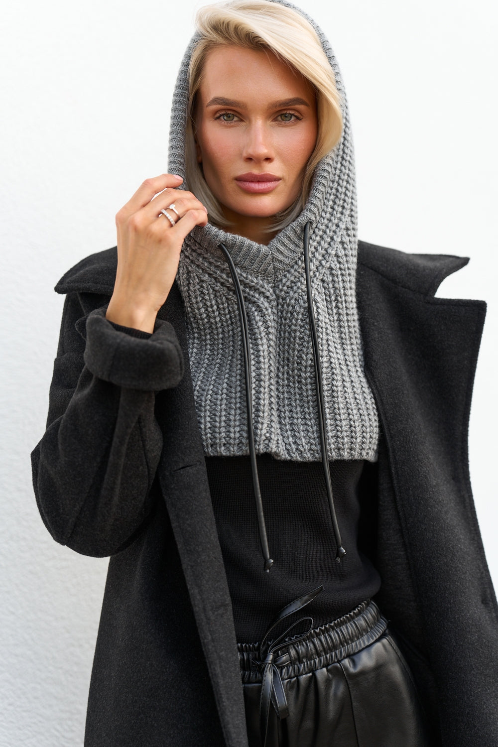 Glugă tricotată tip snood 4005 — gri