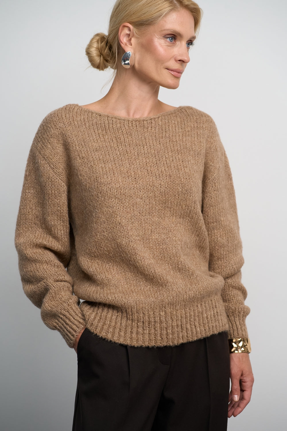 Pulover 2879 — latte