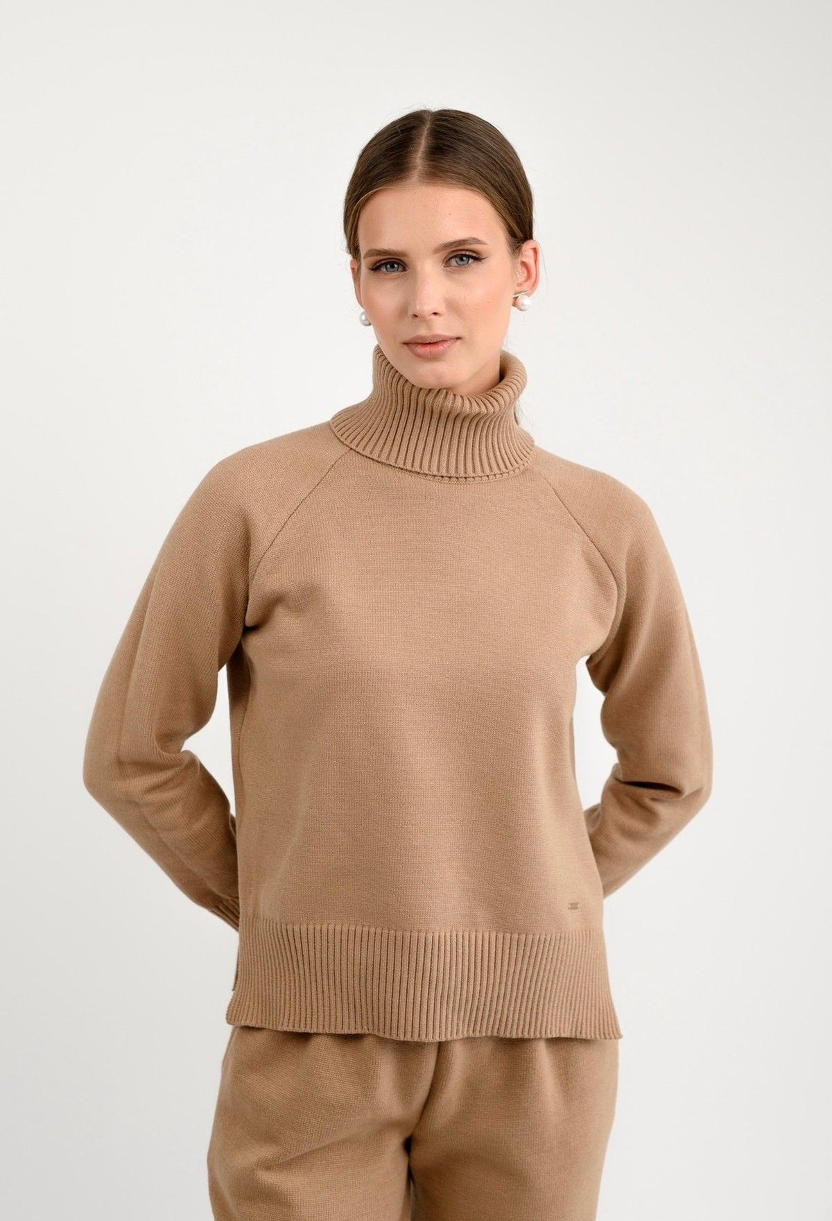 Pulover ELEGANT — camel