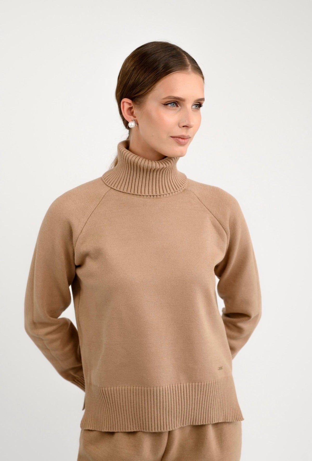 Pulover ELEGANT — camel