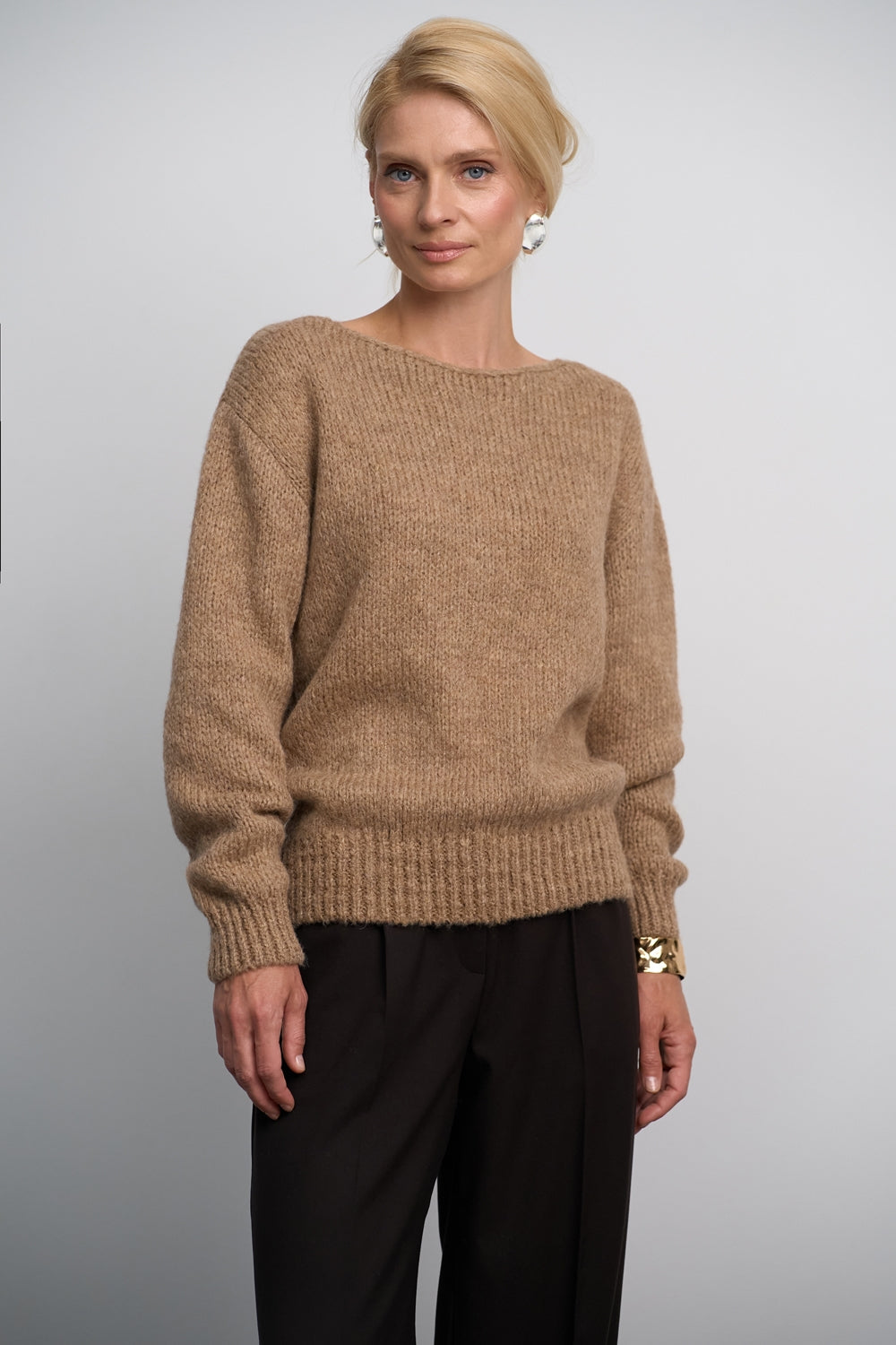 Pulover 2879 — latte