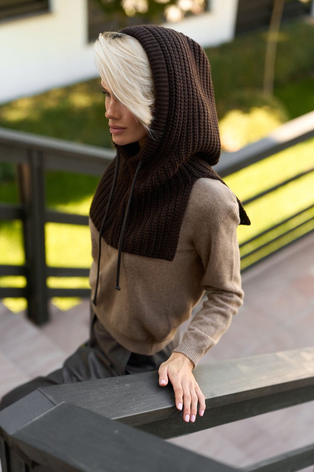 Glugă tricotată tip snood 4005 — ciocolată amară